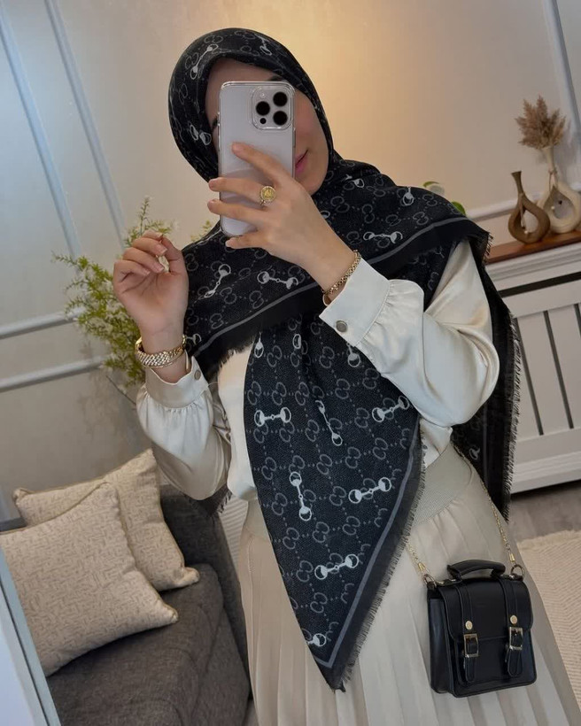 روسری نخ یونیک مشکی وارداتی دور ریش