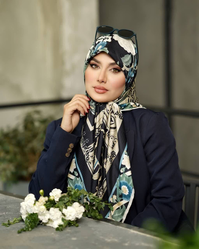 روسری ابریشم ژاکارد وارداتی طرح هرمس سلطنتی