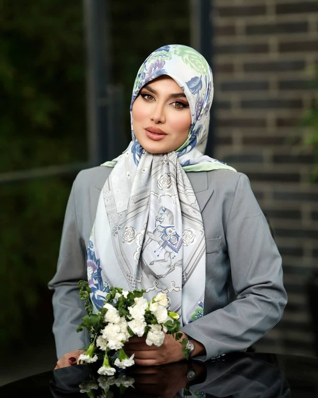 روسری ابریشم ژاکارد وارداتی طرح هرمس سلطنتی